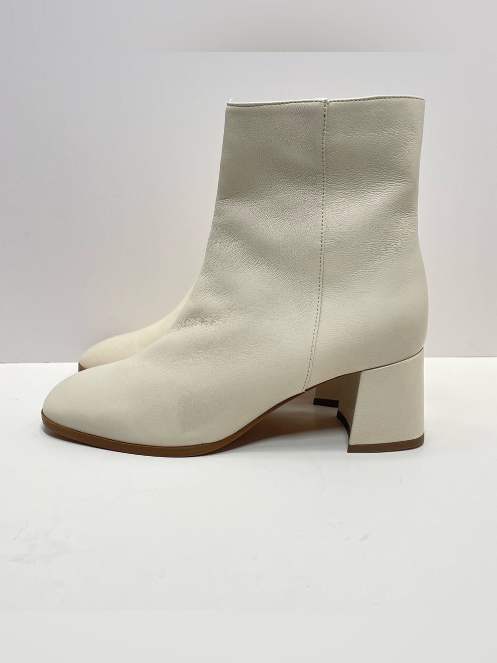 M. Gemi Women’s Ecru Leather Cristina Ankle Boots US 8 EU 38.5